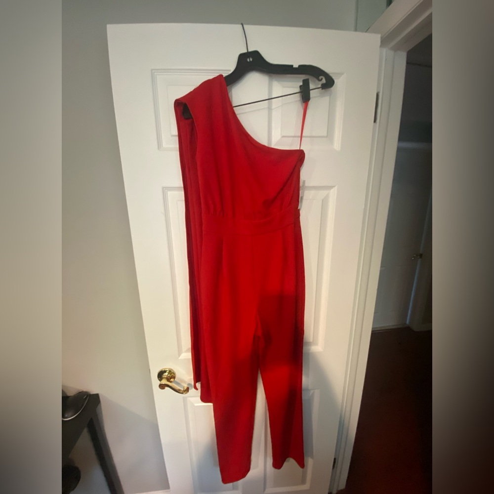 Alexia Admor Red One-Shoulder Jumpsuit Sleek and Elegant